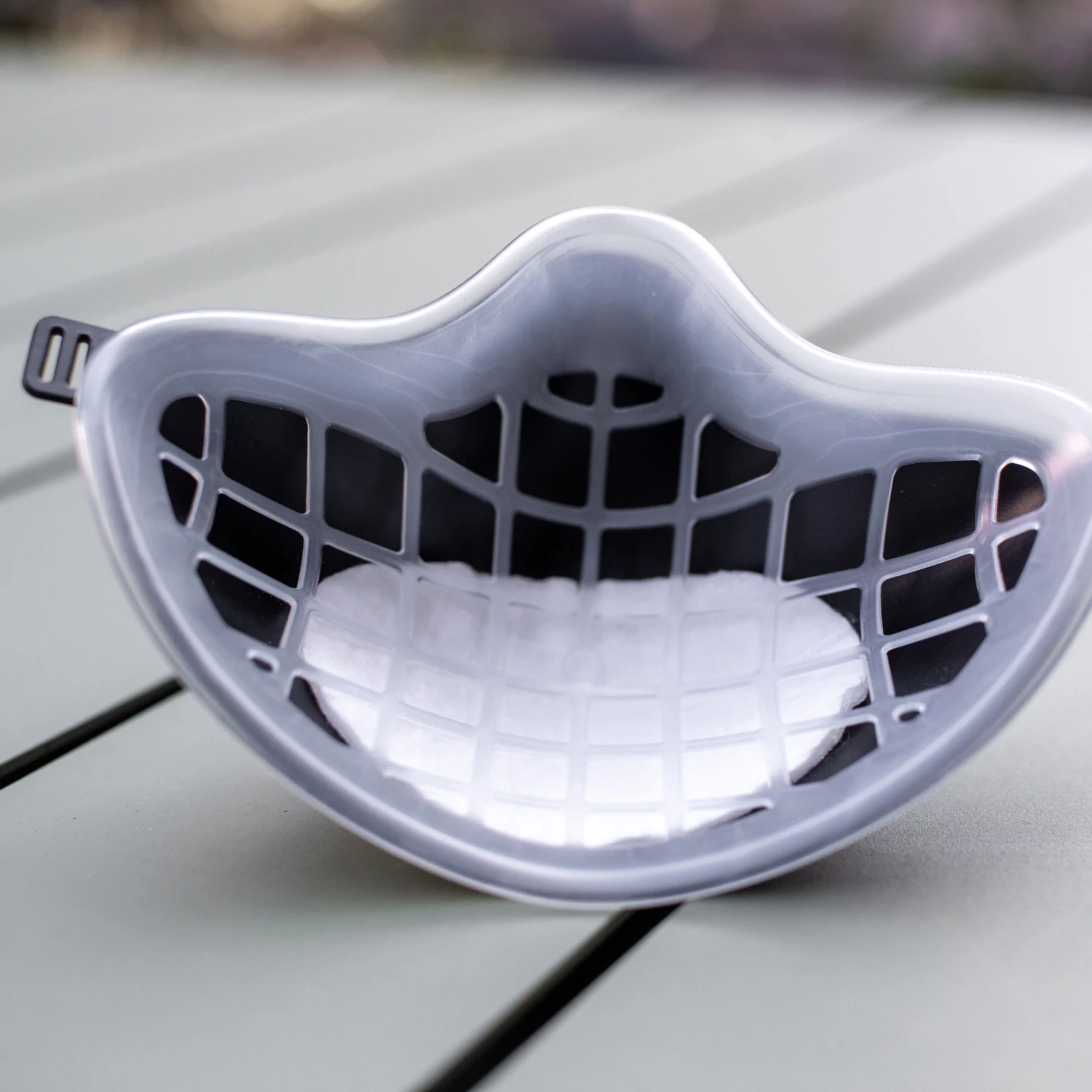 Koziol HI - Mund- Und Nasen- Mask + Ersatz Außenteil In Cosmos Black 3 Koziol HI - Mund- Und Nasen- Mask + Ersatz Außenteil In Cosmos Black – Bild 3