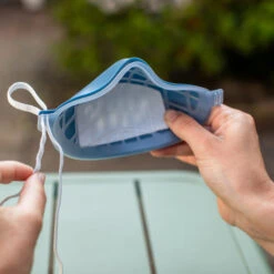 HI - Mund- Und Nasen- Maske In Organic Deep Blue -PureGlow Verkäufe koziol organic hi mund und nasen maske in organic deep blue 2